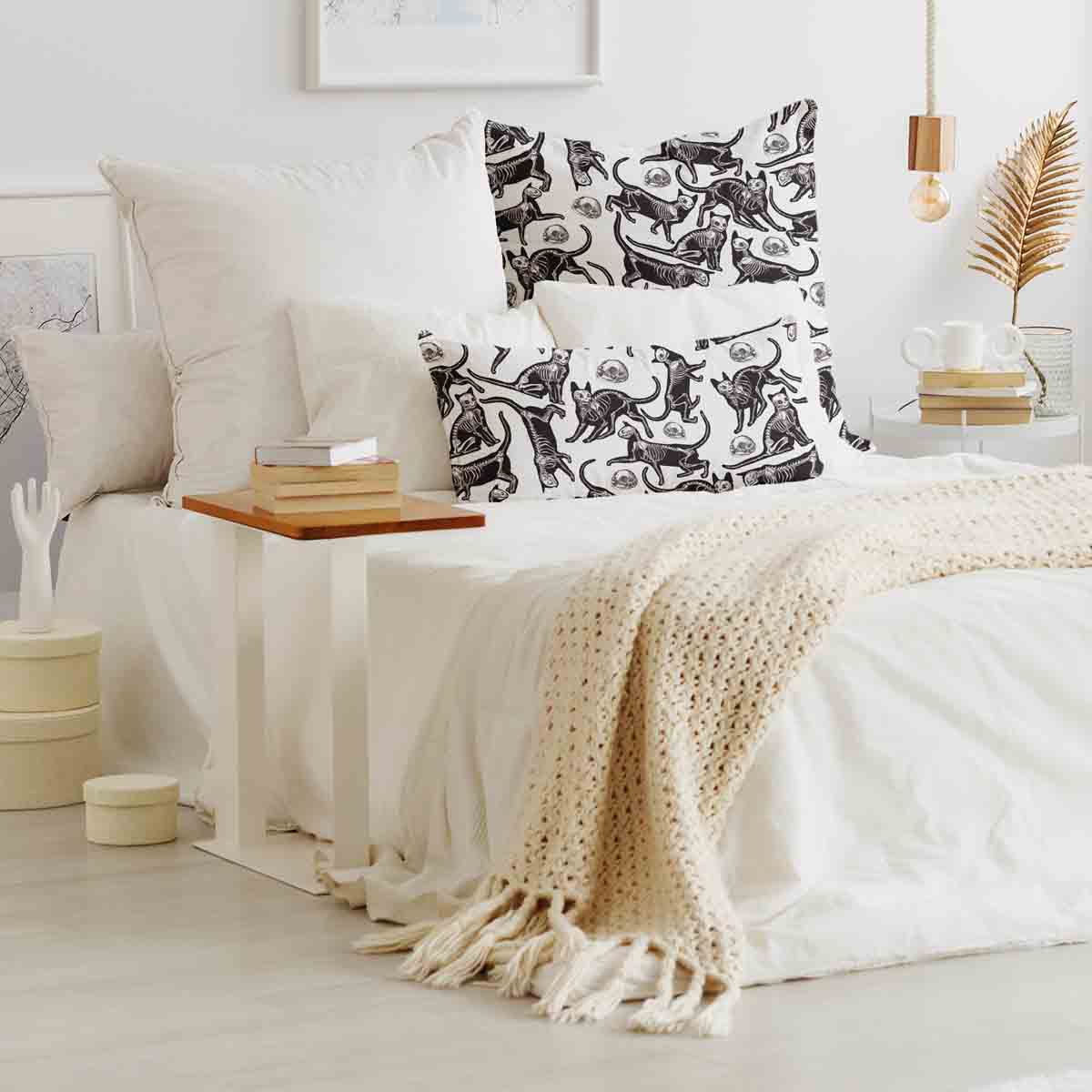 White,Bedroom,Interior,With,Windows,,Gold,Accessories,And,White,Bedsheets